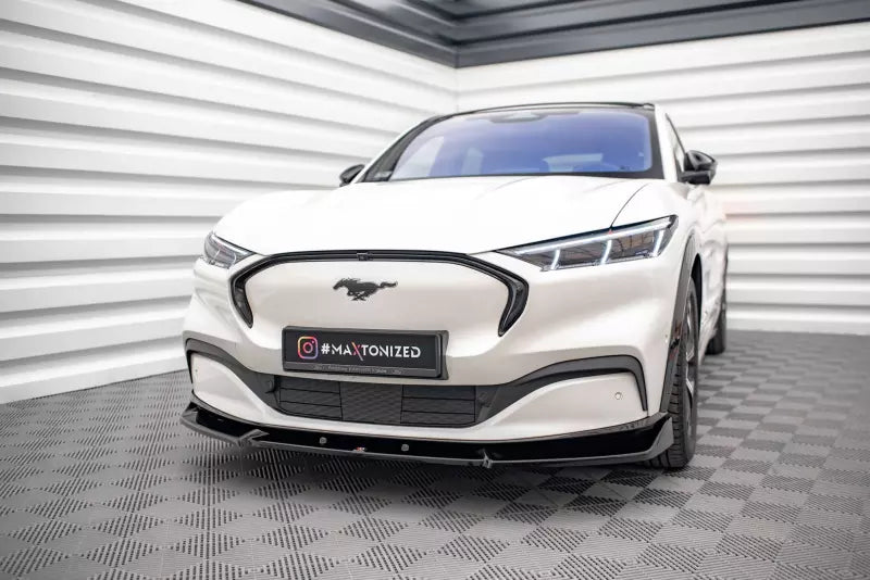 Maxton Design Frontlippe V.1 für Ford Mustang Mach-E Mk1 Hochglanz schwarz – Ansicht 1