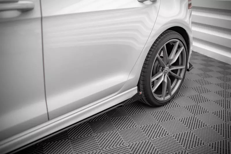 Maxton Design Street Pro Schweller Flaps Volkswagen Golf 7 R Hochglanz schwarz – Ansicht 3