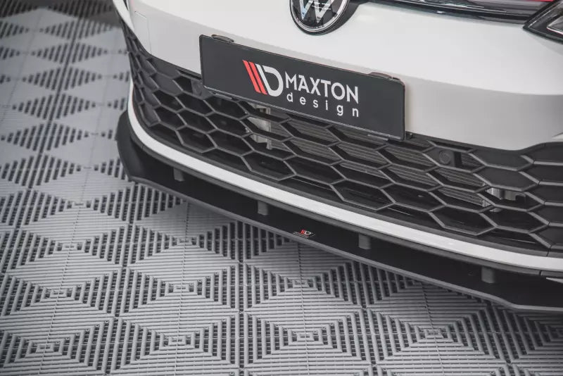 Maxton Design Street Pro Frontlippe für VW Golf 8 GTI / GTD / R-Line – Ansicht 3