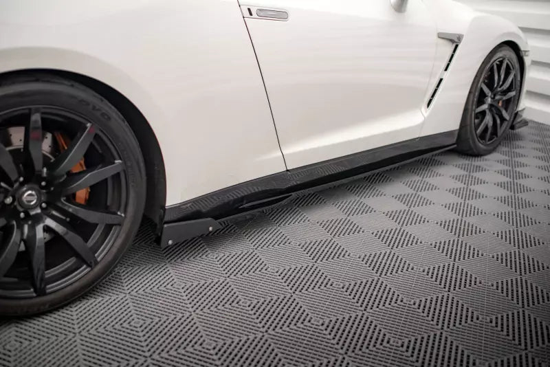 Maxton Design Seitenschweller (Paar) mit Flaps für Nissan GTR R35 Facelift Hochglanz schwarz – Ansicht 1