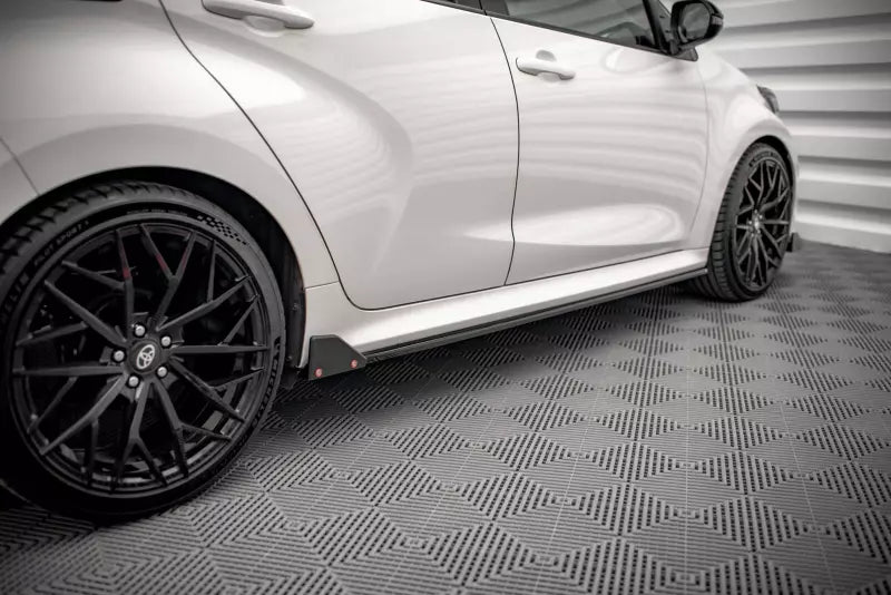 Maxton Design Seitenschweller (Paar) mit Flaps für Toyota Yaris Mk4 Hochglanz schwarz – Ansicht 1