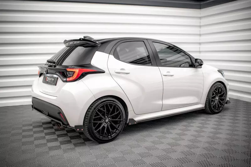 Maxton Design Seitenschweller (Paar) mit Flaps für Toyota Yaris Mk4 Hochglanz schwarz – Ansicht 3