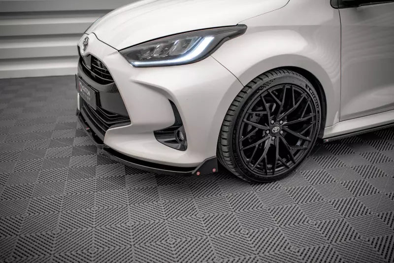 Maxton Design Frontlippe V.1 mit Flaps für Toyota Yaris Mk4 Hochglanz schwarz – Ansicht 4
