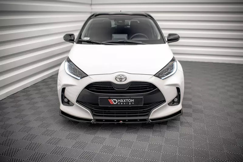 Maxton Design Frontlippe V.2 für Toyota Yaris Mk4 Hochglanz schwarz – Ansicht 2