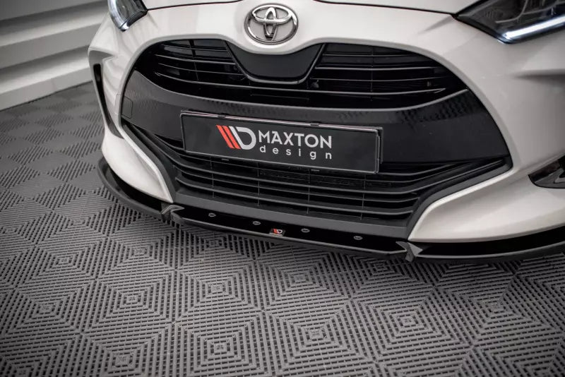 Maxton Design Frontlippe V.2 für Toyota Yaris Mk4 Hochglanz schwarz – Ansicht 3