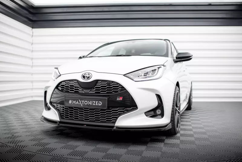 Maxton Design Frontlippe V.3 für Toyota Yaris Mk4 Hochglanz schwarz – Ansicht 1