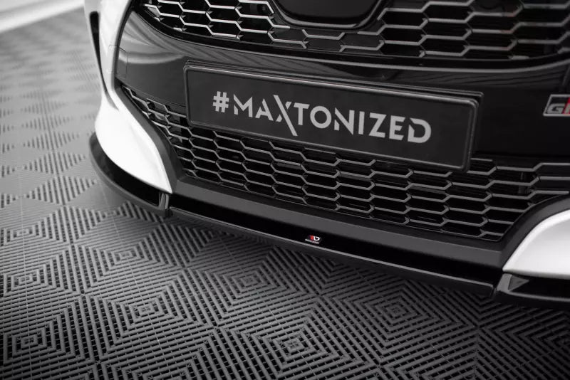 Maxton Design Frontlippe V.3 für Toyota Yaris Mk4 Hochglanz schwarz – Ansicht 3
