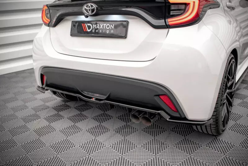 Maxton Design Heckdiffusor V.2 für Toyota Yaris Mk4 Hochglanz schwarz – Ansicht 1