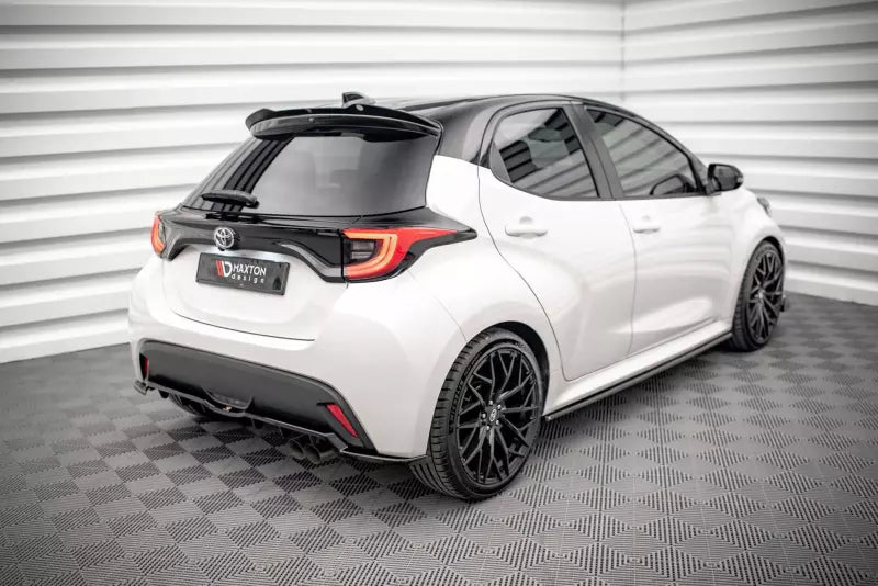 Maxton Design Heckdiffusor V.2 für Toyota Yaris Mk4 Hochglanz schwarz – Ansicht 2