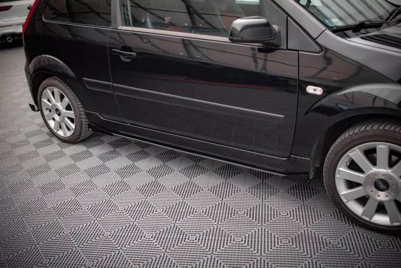 Maxton Design Street Pro Seitenschweller (Paar) mit Flaps für Ford Fiesta ST Mk6 Hochglanz schwarz – Ansicht 1
