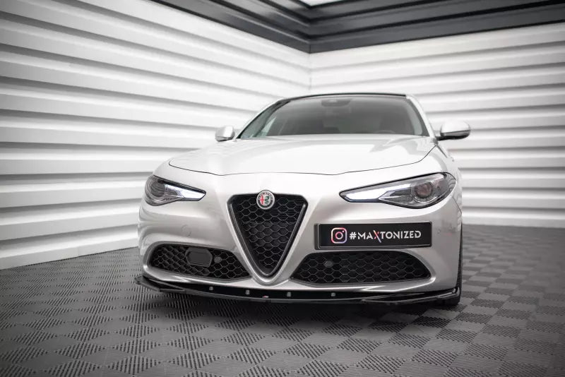 Maxton Design Frontlippe V.2 für Alfa Romeo Giulia Lusso Hochglanz schwarz – Ansicht 1