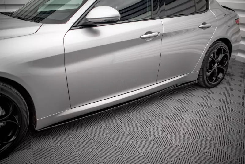 Maxton Design Seitenschweller (Paar) für Alfa Romeo Giulia Lusso Hochglanz schwarz – Ansicht 1