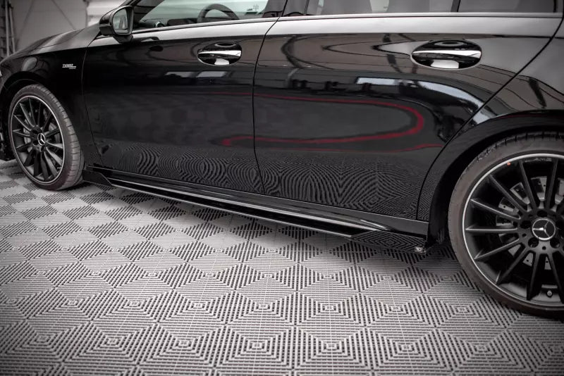 Maxton Design Street Pro Schweller Flaps Mercedes A35 AMG / AMG-Line Aero Pack W177 Hochglanz schwarz – Ansicht 3