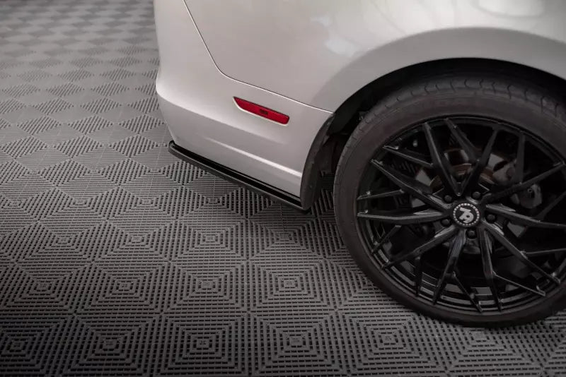 Maxton Design Diffusor Flaps für Ford Mustang Mk5 Facelift Hochglanz schwarz – Ansicht 3