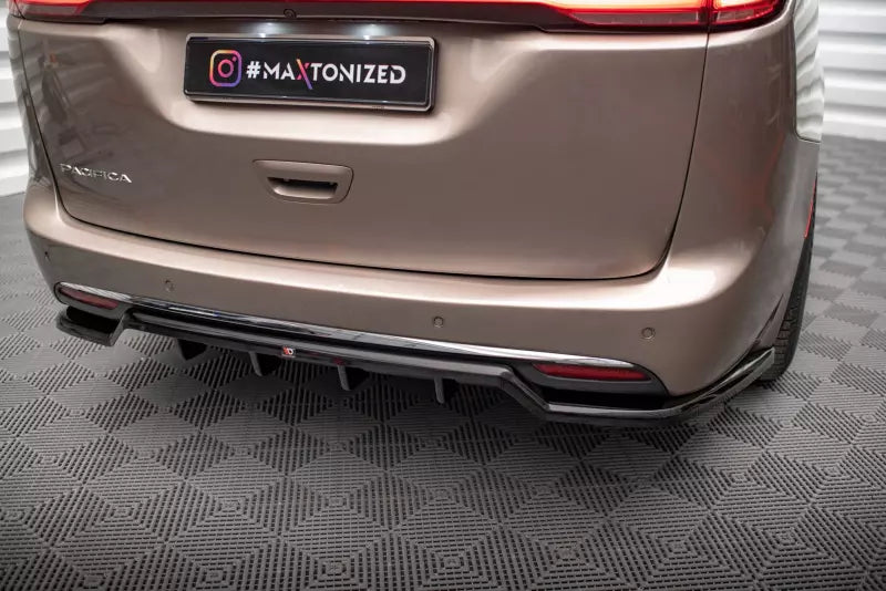 Maxton Design Heckdiffusor DTM Look fürChrysler Pacifica Mk2 Hochglanz schwarz – Ansicht 1
