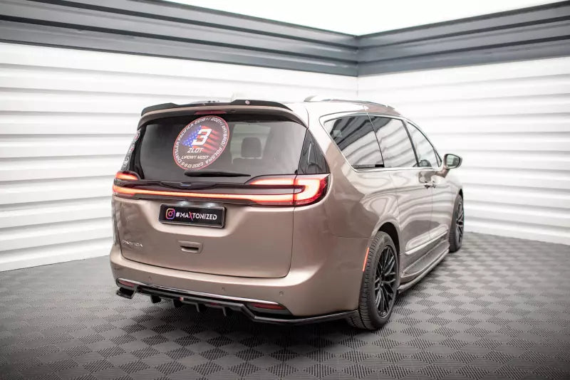 Maxton Design Heckdiffusor DTM Look fürChrysler Pacifica Mk2 Hochglanz schwarz – Ansicht 2