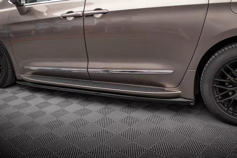 Maxton Design Seitenschweller (Paar) für Chrysler Pacifica Mk2 Hochglanz schwarz – Ansicht 3