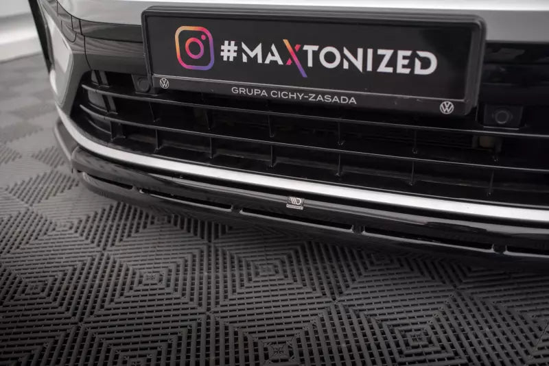Maxton Design Frontlippe für Volkswagen Taigo R-Line Mk1 Hochglanz schwarz – Ansicht 3