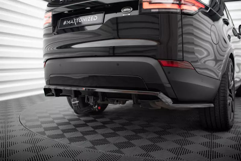 Maxton Design mittlerer Heckdiffusor DTM Look für Land Rover Discovery HSE Mk5 Hochglanz schwarz – Ansicht 1