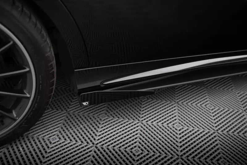 Maxton Design Street Pro Seitenschweller-Flaps für Mercedes A AMG-Line W176 Facelift Hochglanz schwarz – Ansicht 2