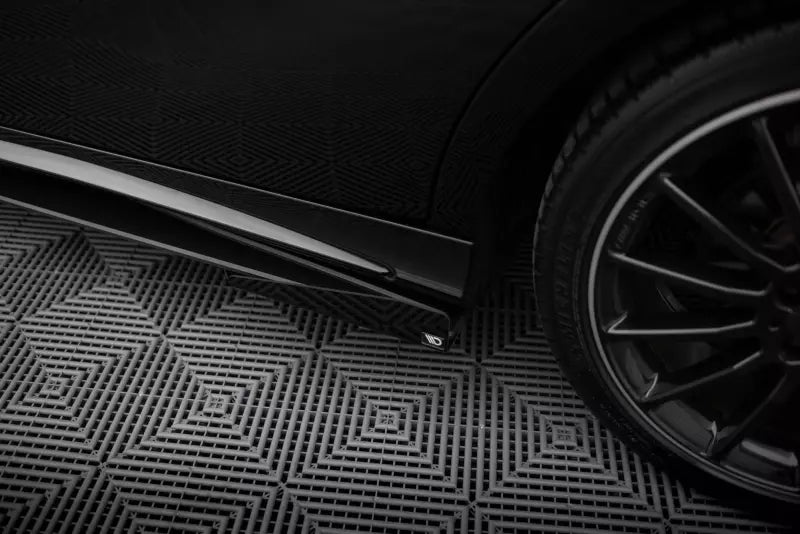 Maxton Design Street Pro Seitenschweller-Flaps für Mercedes A AMG-Line W176 Facelift Hochglanz schwarz – Ansicht 4