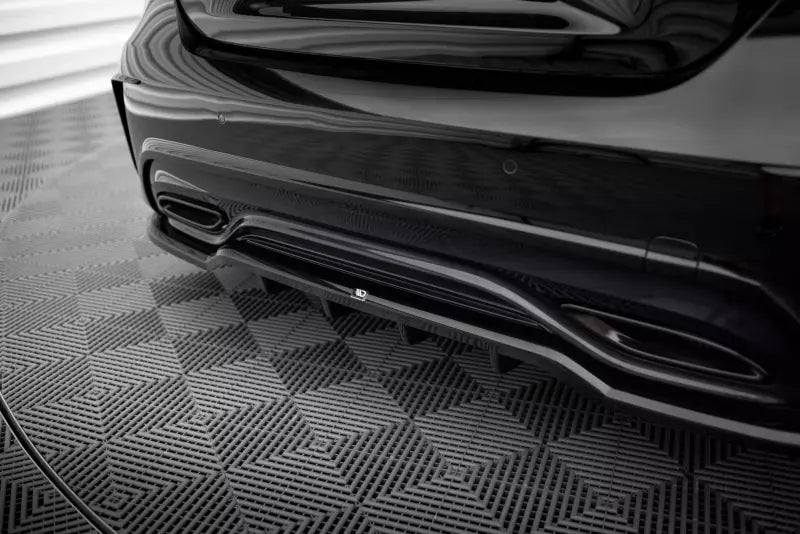 Maxton Design mittlerer Heckdiffusor DTM Look für Mercedes A AMG-Line W176 Facelif Hochglanz schwarz – Ansicht 4