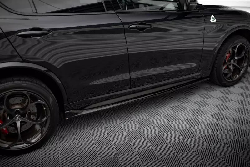 Maxton Design Seitenschweller (Paar) für Alfa Romeo Stelvio Quadrifoglio Mk1 Hochglanz schwarz – Ansicht 3