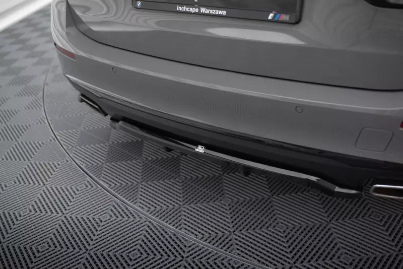 Maxton Design mittlerer Heckdiffusor DTM Look für BMW 5er G30 / G31 Facelift Hochglanz schwarz – Ansicht 3