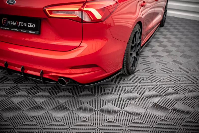 Maxton Design Diffusor Flaps V.5 für Ford Focus Kombi ST Mk4 Hochglanz schwarz – Ansicht 1