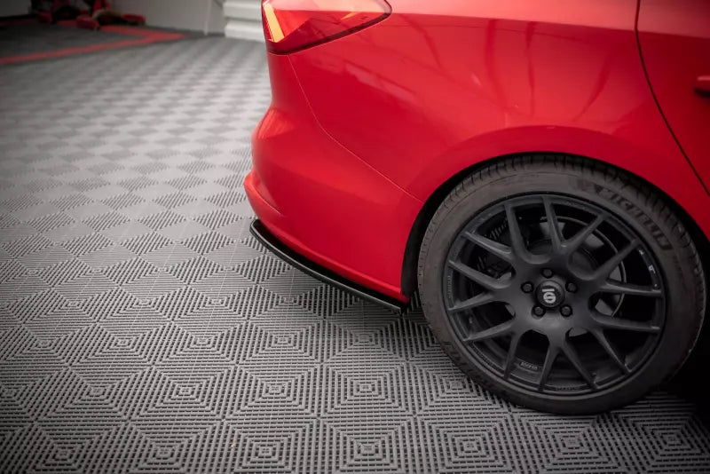 Maxton Design Diffusor Flaps V.5 für Ford Focus Kombi ST Mk4 Hochglanz schwarz – Ansicht 3