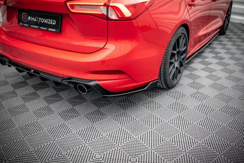 Maxton Design Diffusor Flaps v.8 für Ford Focus Kombi ST Mk4 Hochglanz schwarz – Ansicht 1