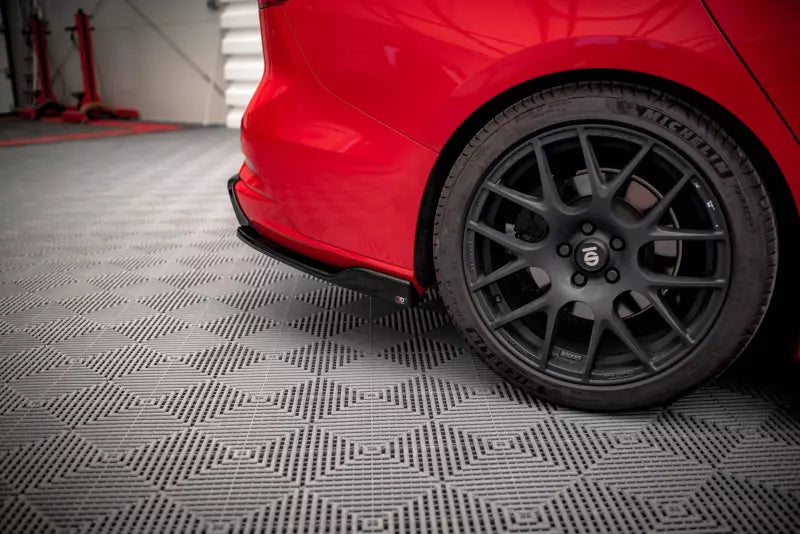 Maxton Design Diffusor Flaps v.8 für Ford Focus Kombi ST Mk4 Hochglanz schwarz – Ansicht 3