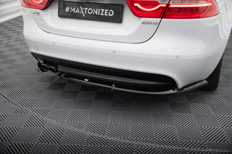 Maxton Design Heckdiffusor für Jaguar XE R-Sport X760 Hochglanz schwarz – Ansicht 2