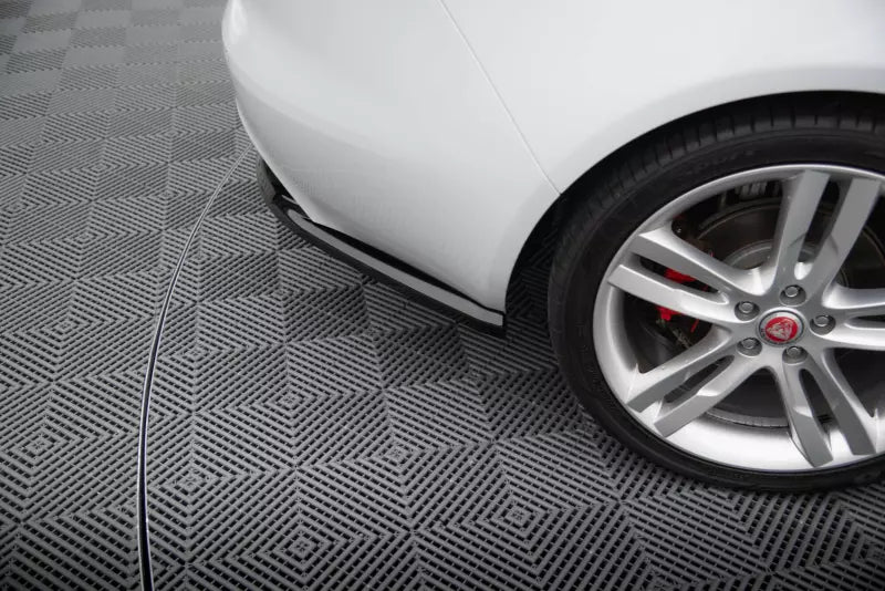 Maxton Design Heckdiffusor für Jaguar XE R-Sport X760 Hochglanz schwarz – Ansicht 4