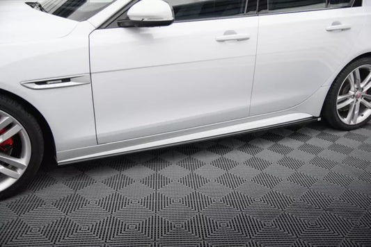 Maxton Design Seitenschweller (Paar) für Jaguar XE R-Sport X760 Hochglanz schwarz – Ansicht 1