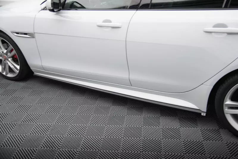 Maxton Design Seitenschweller (Paar) für Jaguar XE R-Sport X760 Hochglanz schwarz – Ansicht 3