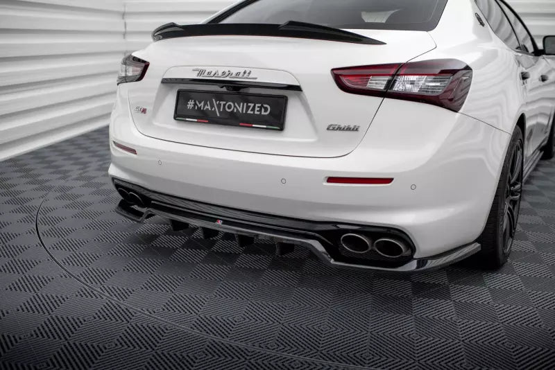 Maxton Design mittlerer Heckdiffusor DTM Look für Maserati Ghibli Mk3 Facelift Hochglanz schwarz – Ansicht 1