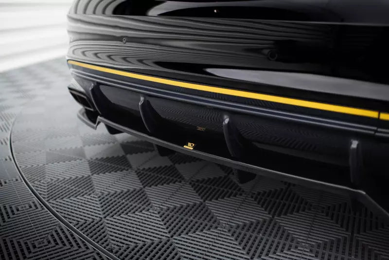 Maxton Design mittlerer Heckdiffusor DTM Look für Mercedes-AMG CLA 45 C117 Facelift Hochglanz schwarz – Ansicht 3
