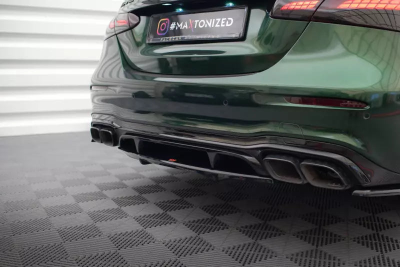 Maxton Design mittlerer Heckdiffusor DTM Look für Mercedes-AMG E63 W213 Facelift Hochglanz schwarz – Ansicht 2
