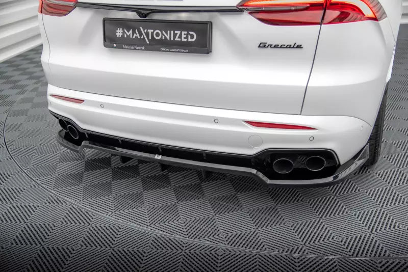 Maxton Design mittlerer Heckdiffusor DTM Look für Maserati Grecale GT / Modena Mk1 Hochglanz schwarz – Ansicht 1