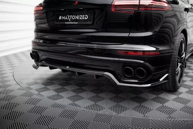 Maxton Design mittlerer Heckdiffusor DTM Look für Porsche Cayenne Mk2 Facelift Hochglanz schwarz – Ansicht 1