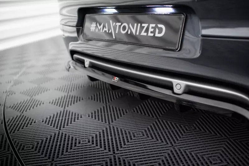 Maxton Design mittlerer Heckdiffusor DTM Look für Renault Megane GT MK3 Facelift Hochglanz schwarz – Ansicht 4