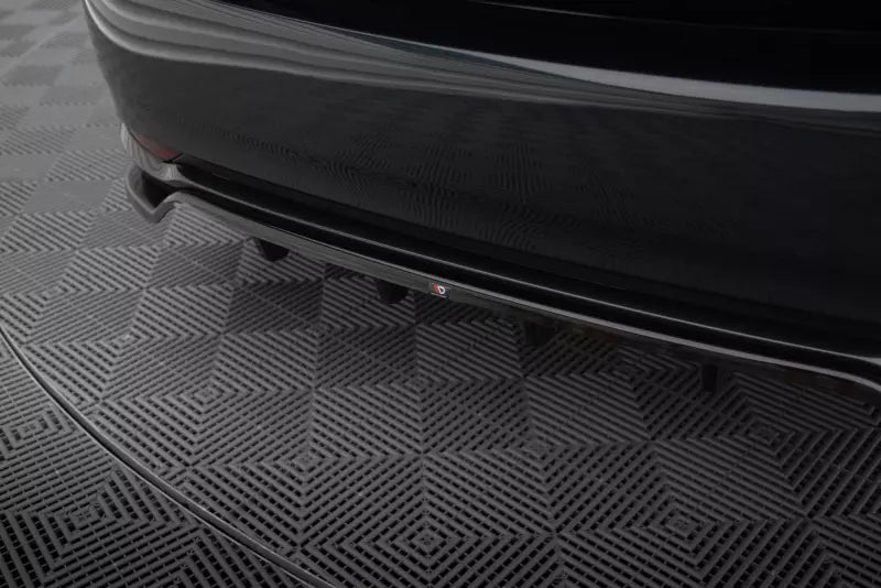 Maxton Design mittlerer Heckdiffusor DTM Look für Toyota Avensis Limousine Mk3 Facelift Hochglanz schwarz – Ansicht 3