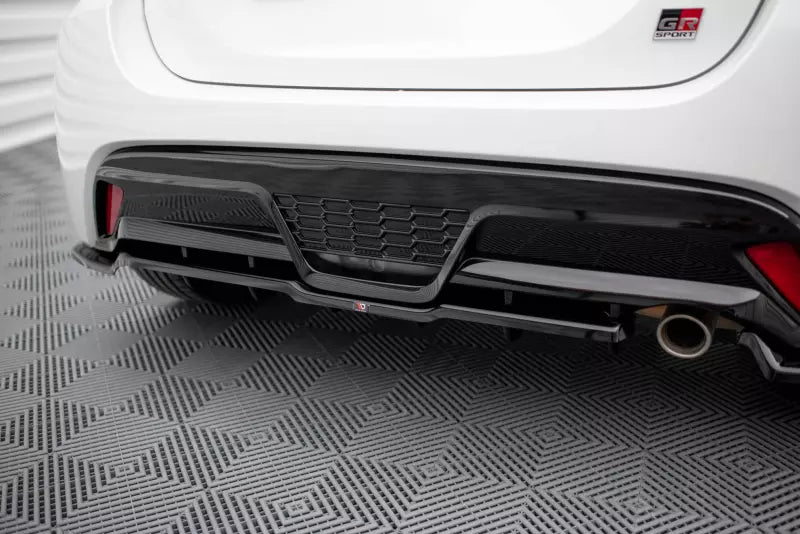 Maxton Design mittlerer Heckdiffusor DTM Look für Toyota Yaris GR Sport Mk4 Hochglanz schwarz – Ansicht 3