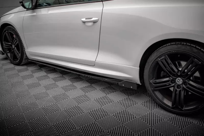 Maxton Design Seitenschweller (Paar) V.2 mit Flaps für VW Scirocco R Mk3 – Ansicht 1