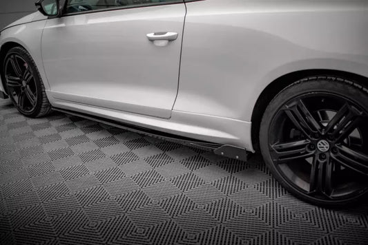 Maxton Design Seitenschweller (Paar) V.2 mit Flaps für VW Scirocco R Mk3 – Ansicht 1