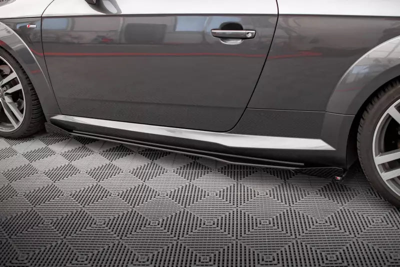 Maxton Design Street Pro Seitenschweller (Paar) für Audi TT S / S-Line 8S Schwarz mit Hochglanz Flaps – Ansicht 3