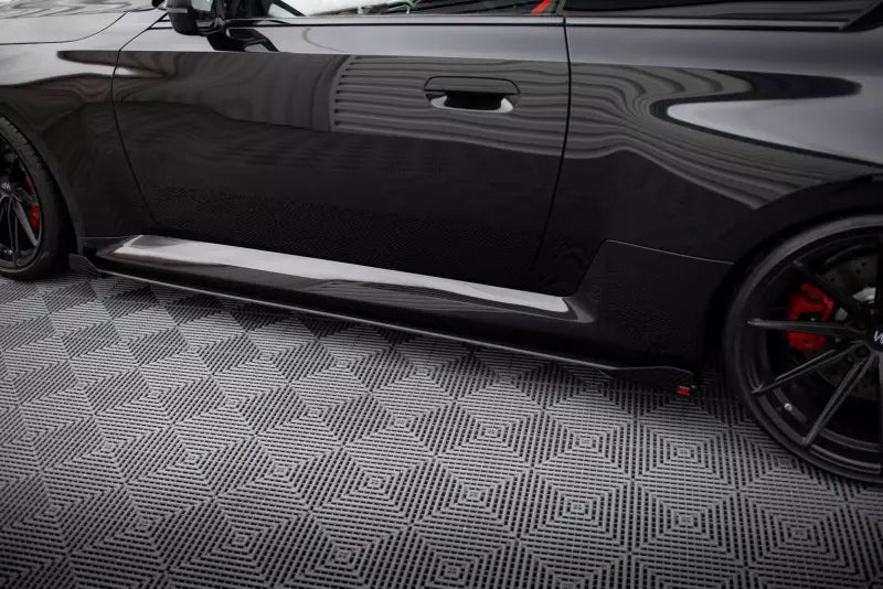 Maxton Design Street Pro Seitenschweller (Paar) für BMW M2 G87 Schwarz mit Hochglanz Flaps – Ansicht 3