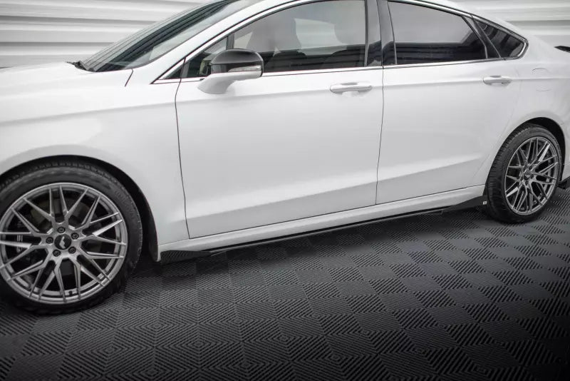 Maxton Design Street Pro Seitenschweller (Paar) für Ford Mondeo Sport Mk5 Facelift / Fusion Sport Mk2 Facelift Schwarz mit Hochglanz Flaps – Ansicht 1