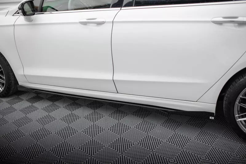 Maxton Design Street Pro Seitenschweller (Paar) für Ford Mondeo Sport Mk5 Facelift / Fusion Sport Mk2 Facelift Schwarz mit Hochglanz Flaps – Ansicht 2